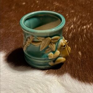 RARE LUSTER MAJOLICA GLAZED CERAMIC Asian Decor Frog Lucky Bamboo Planter